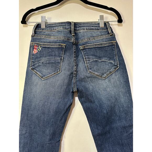Driftwood Embroidered Colette Jeans Medium Wash Size 25W 26L NWT Floral Cuffed - Picture 11 of 16